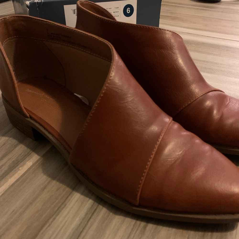 Universal Thread women's shoes. Size 9